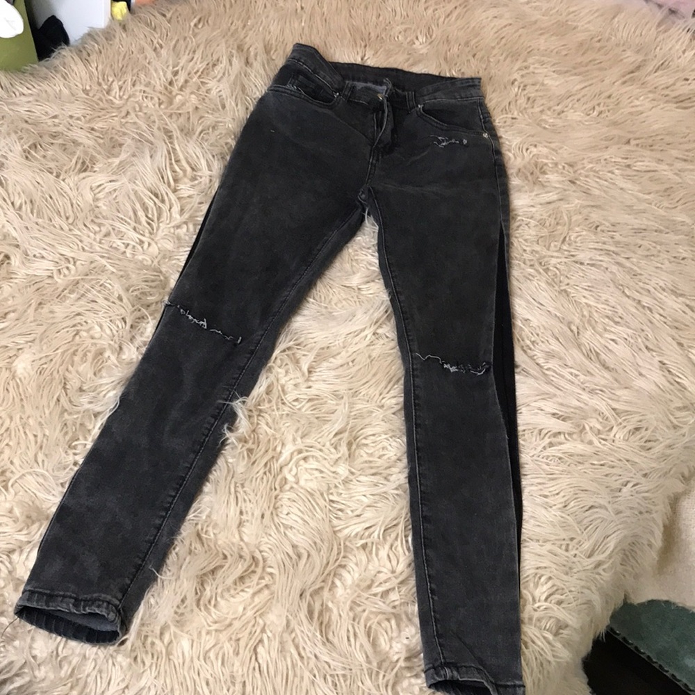 BLACK SKINNY JEANS